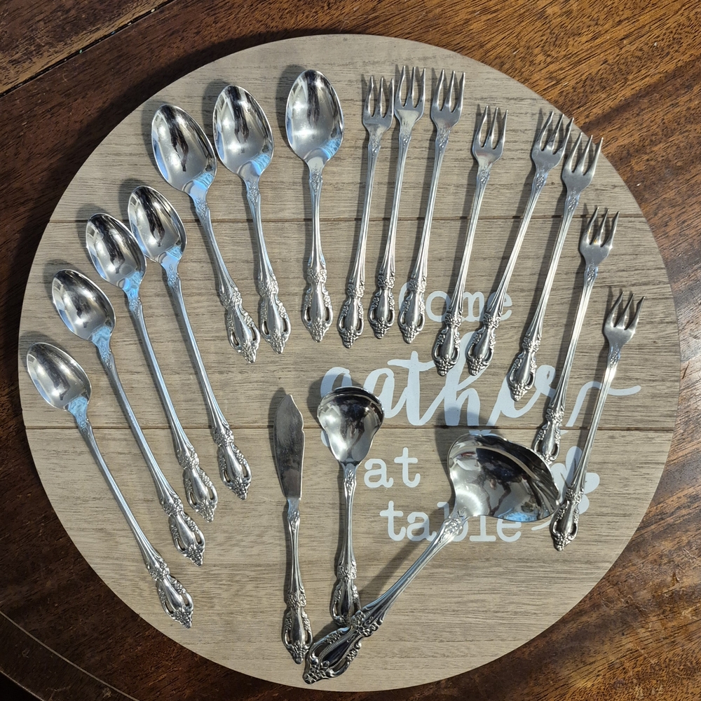 Oneida Raphael Distinction Deluxe Silverware